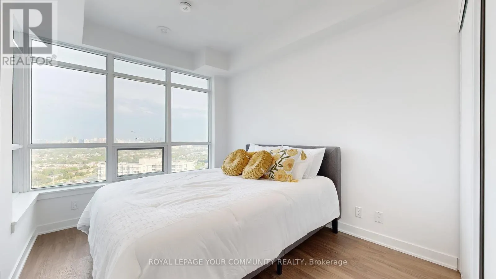 2101 - 30 UPPER MALL WAY