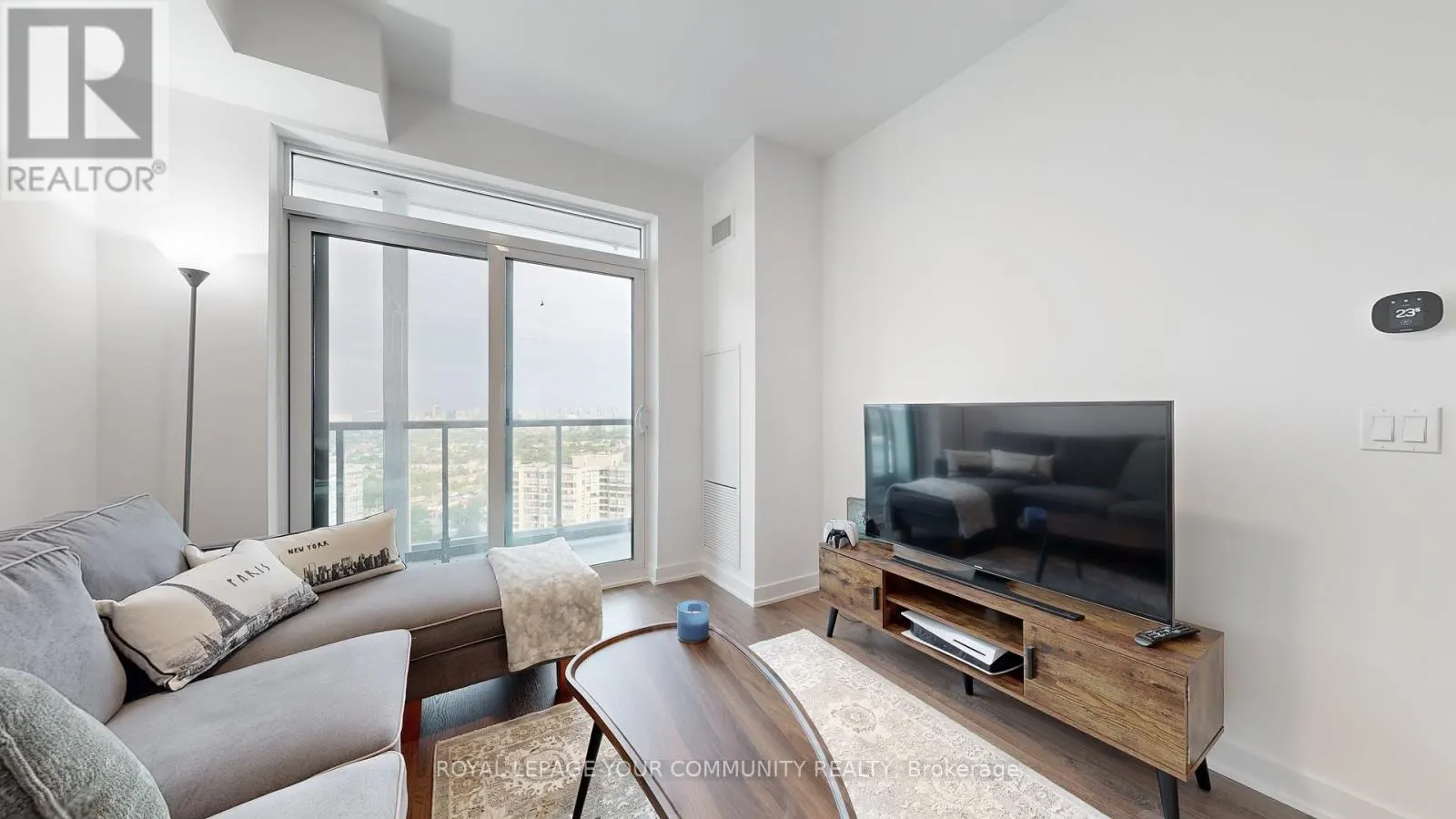 2101 - 30 UPPER MALL WAY