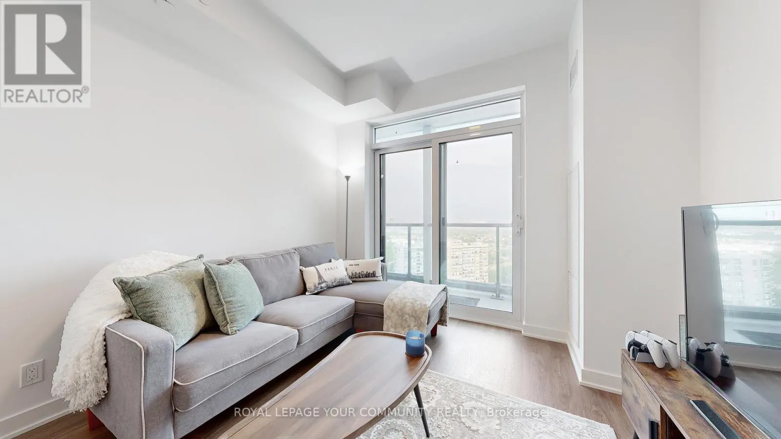 2101 - 30 UPPER MALL WAY