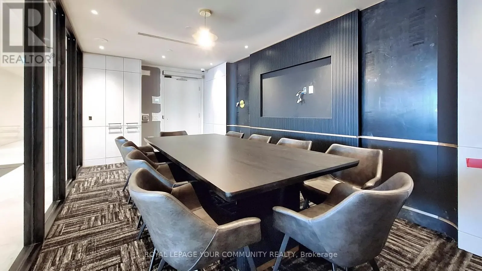 2101 - 30 UPPER MALL WAY