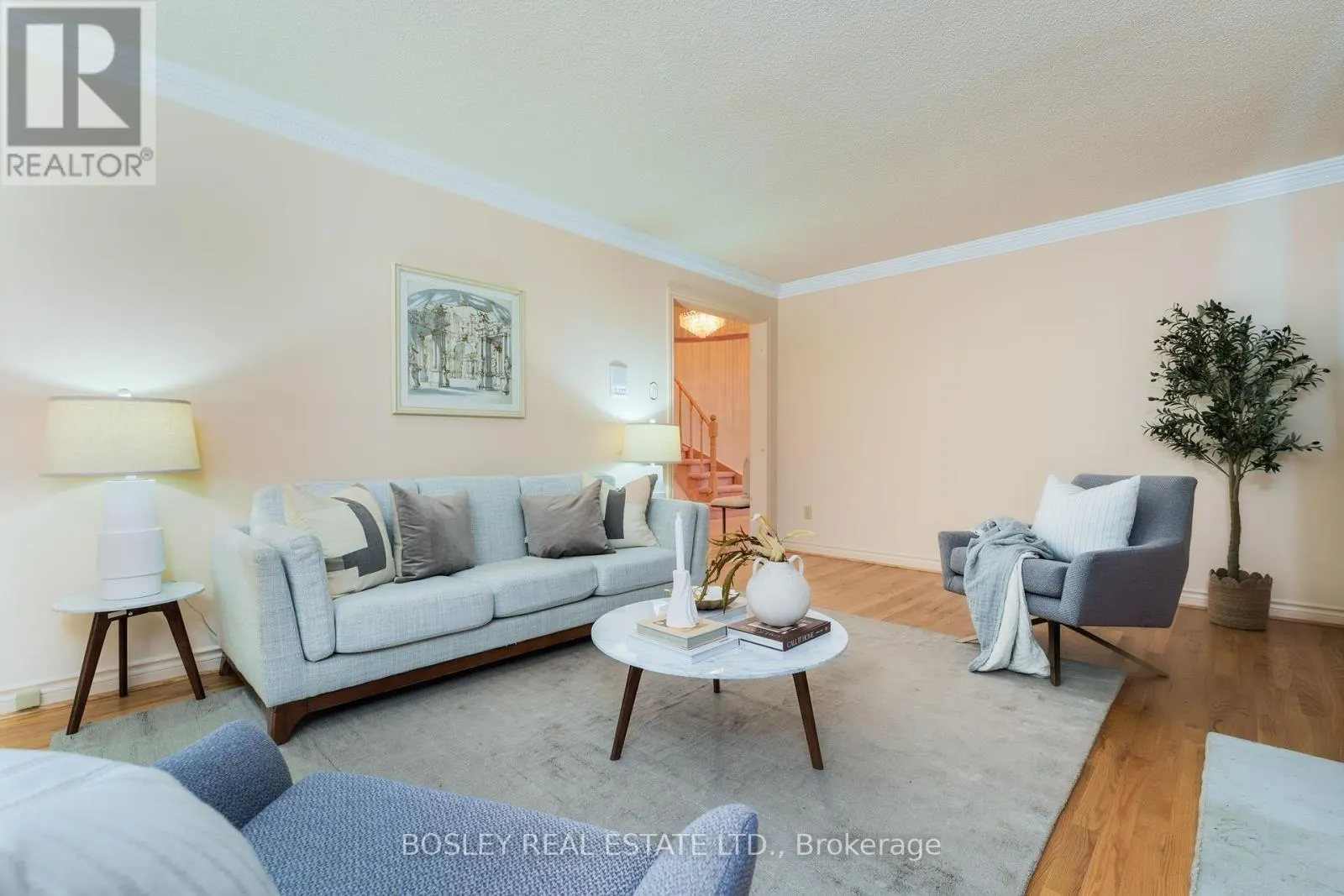 8 ROVERDALE COURT