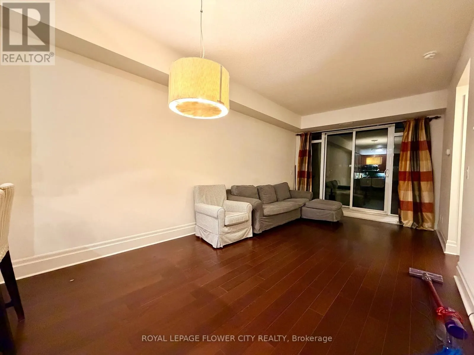 503 - 111 UPPER DUKE CRESCENT