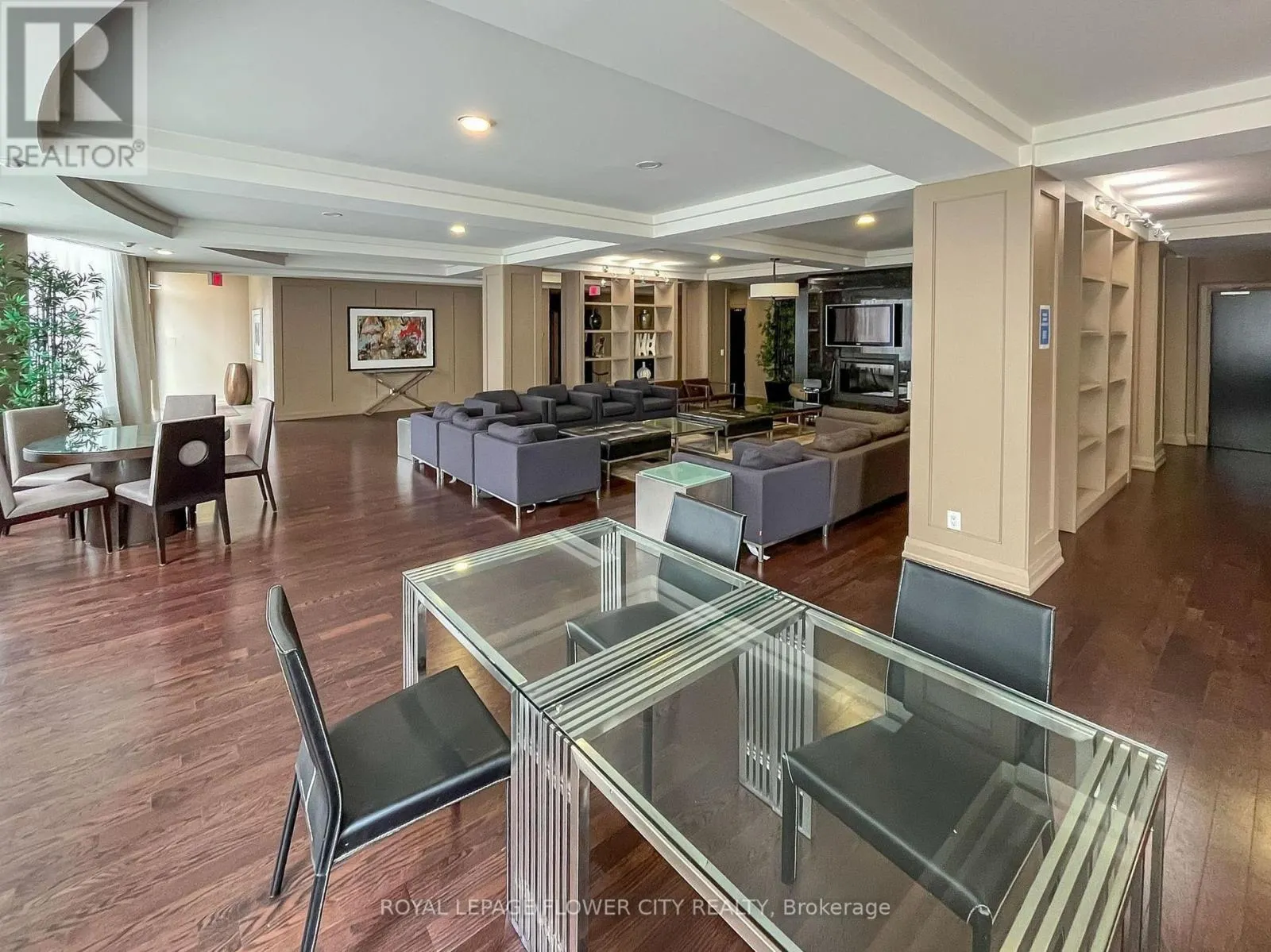 503 - 111 UPPER DUKE CRESCENT