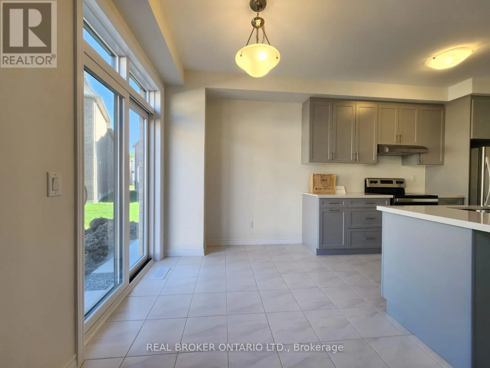 17 FREEMAN WILLIAMS STREET