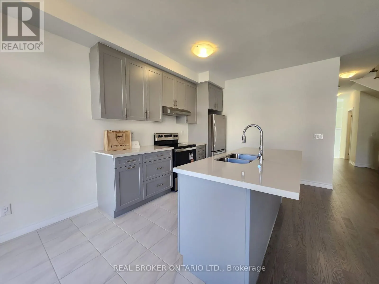 17 FREEMAN WILLIAMS STREET