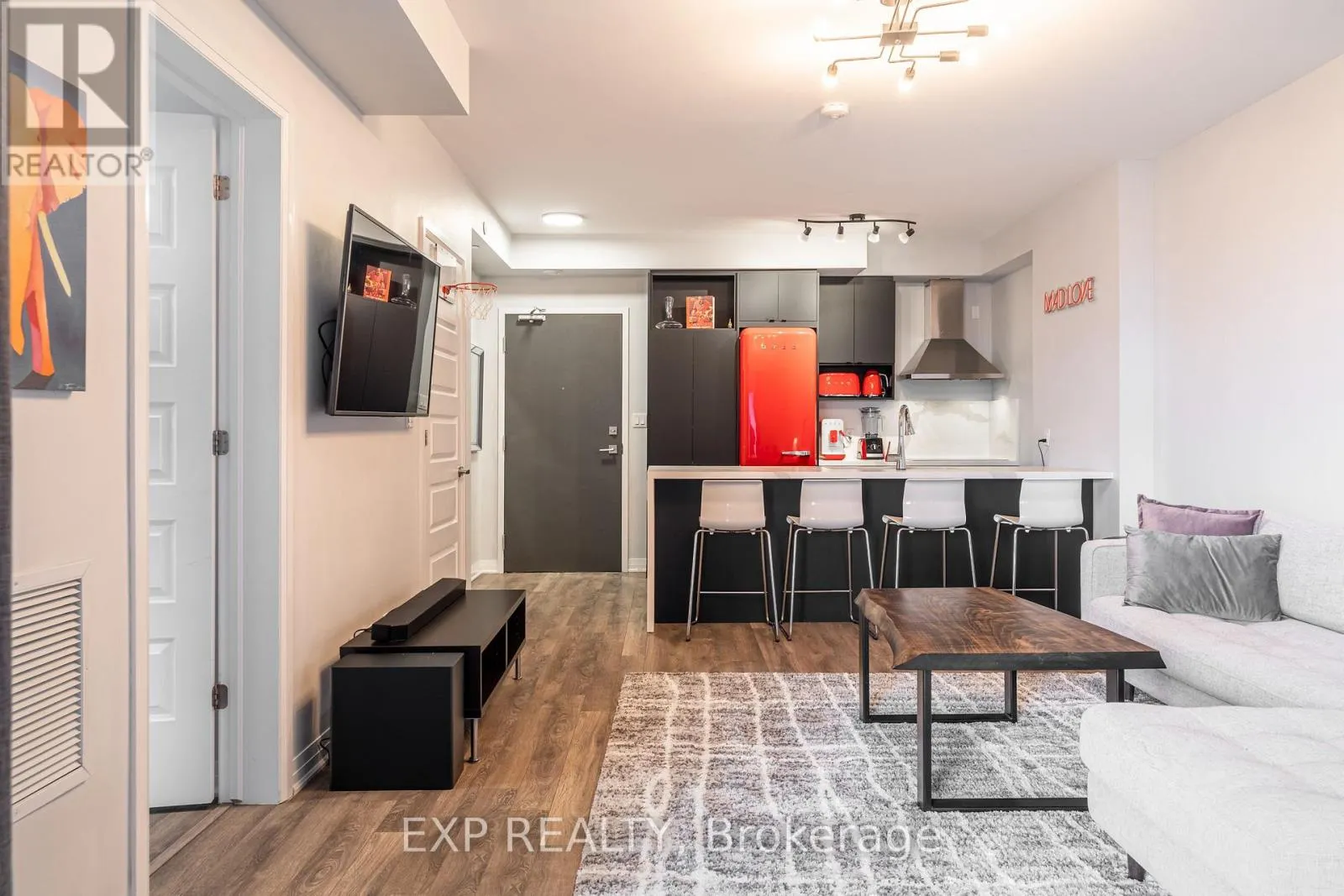 401 - 2 ADAM SELLERS STREET