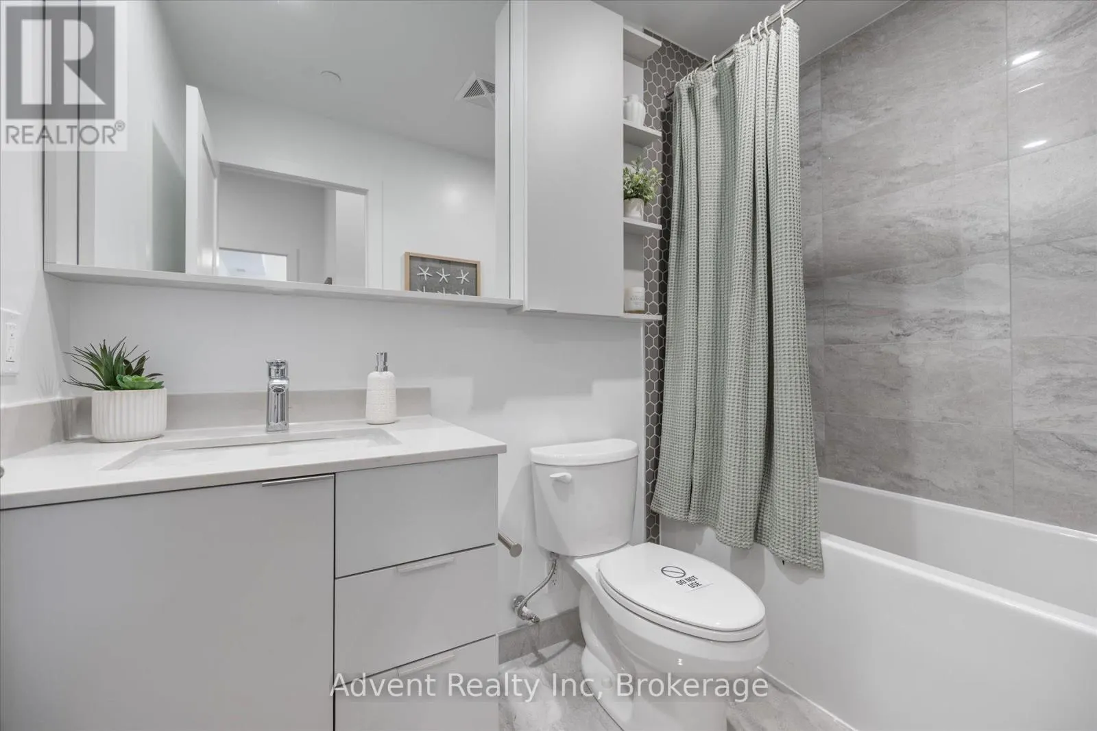 132 - 8 CEDARLAND DRIVE