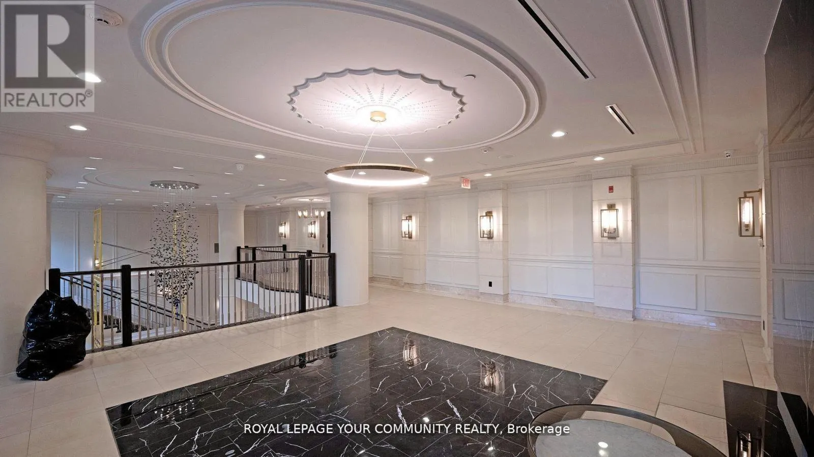 303 - 10101 YONGE STREET
