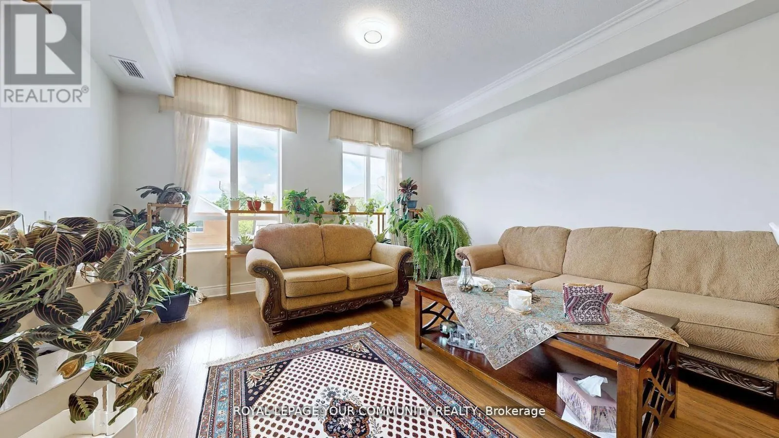303 - 10101 YONGE STREET
