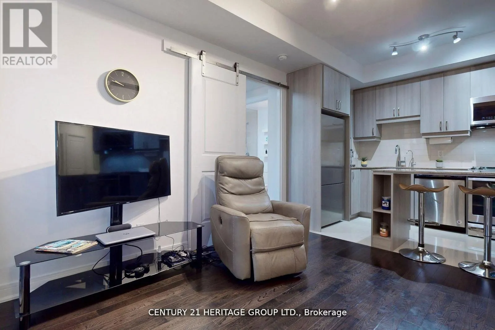319 - 9201 YONGE STREET