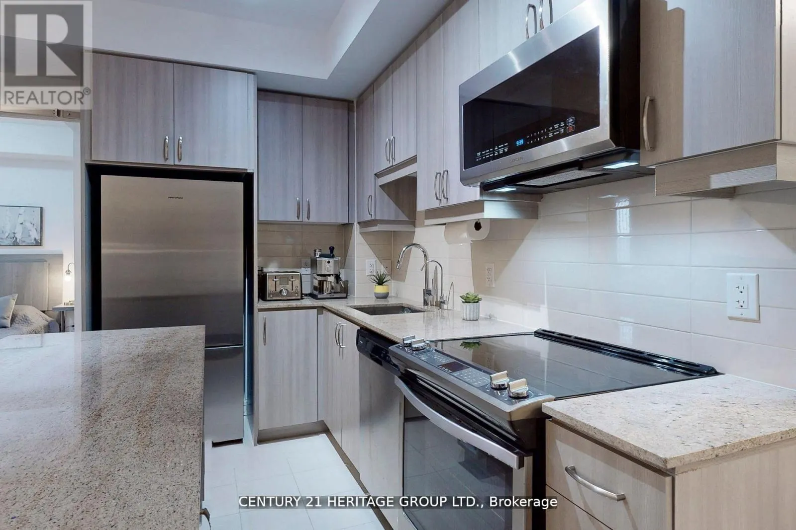319 - 9201 YONGE STREET
