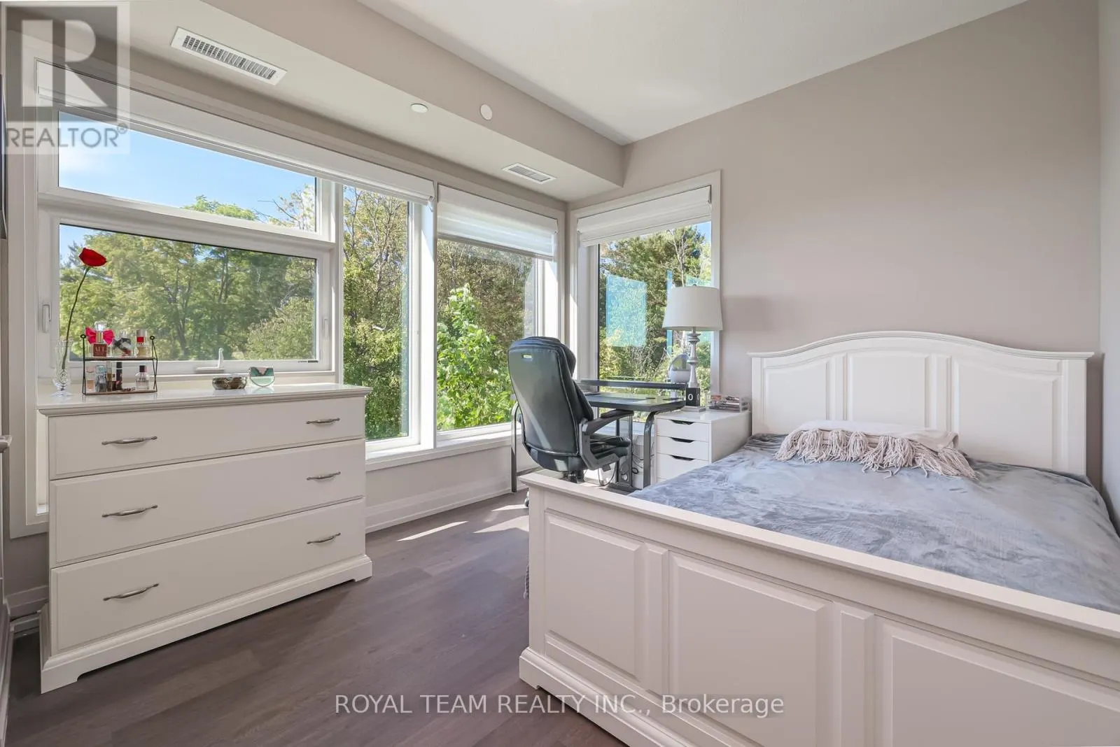 307 - 555 WILLIAM GRAHAM DRIVE