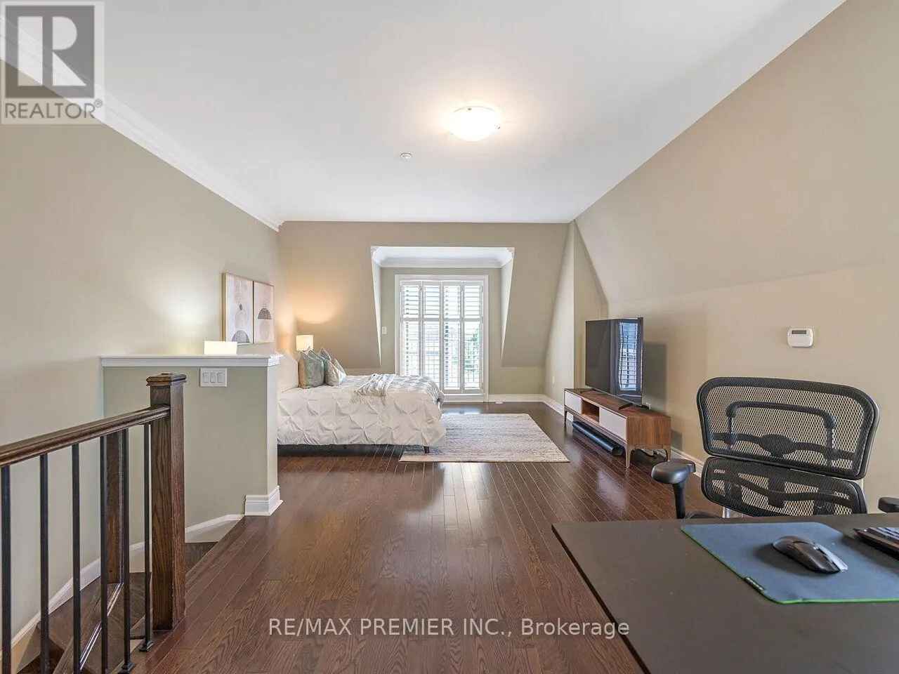 1 POWSELAND CRESCENT