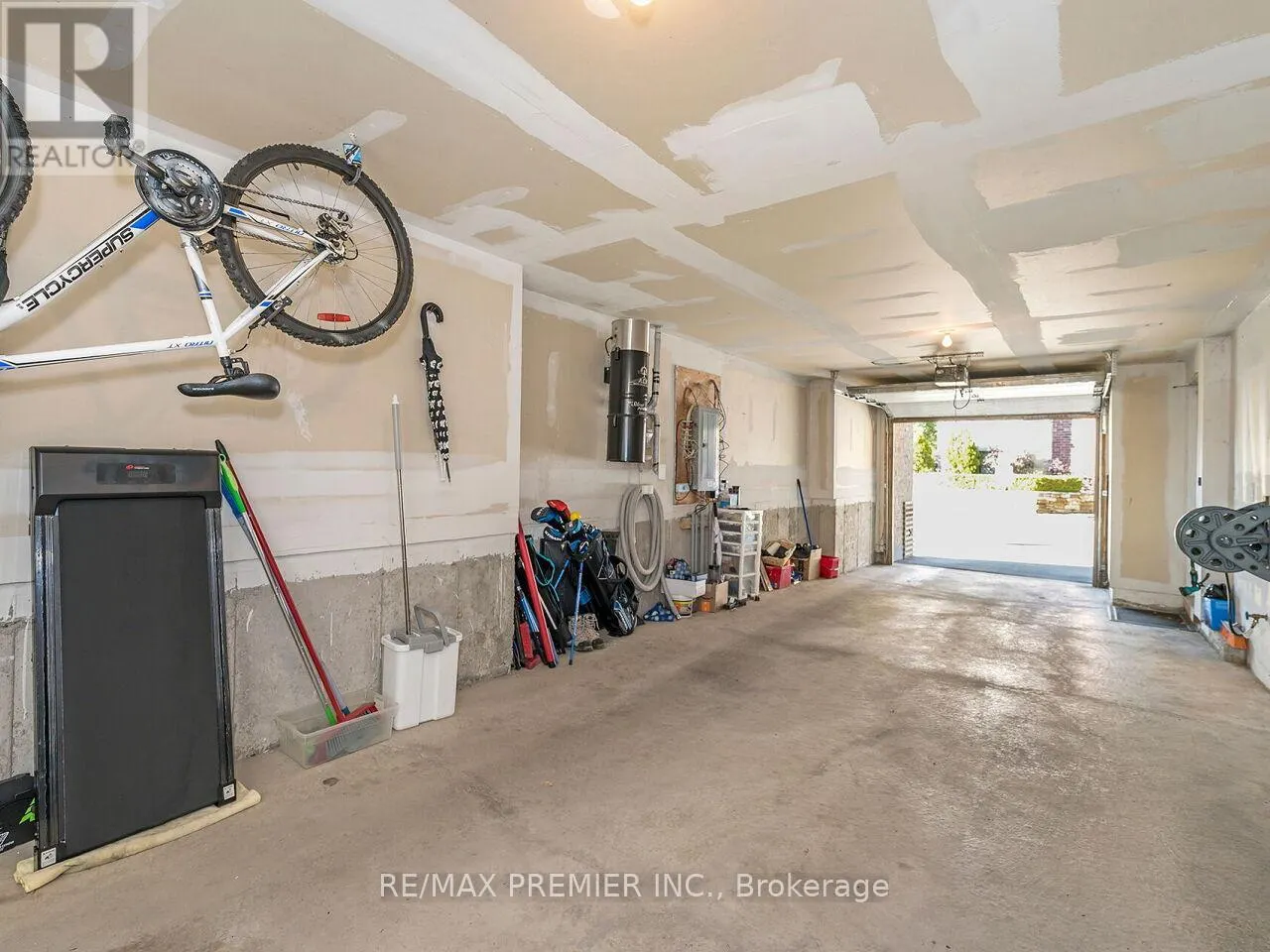 1 POWSELAND CRESCENT