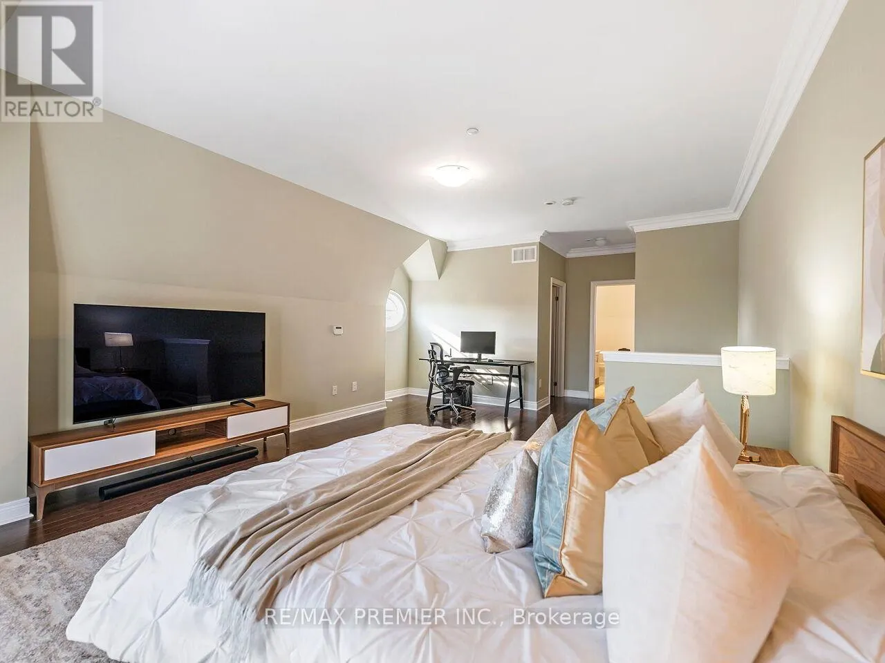 1 POWSELAND CRESCENT