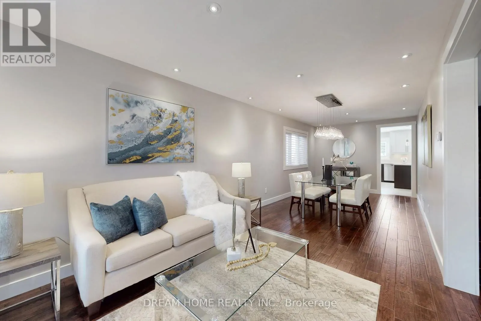 47 VENETIAN CRESCENT