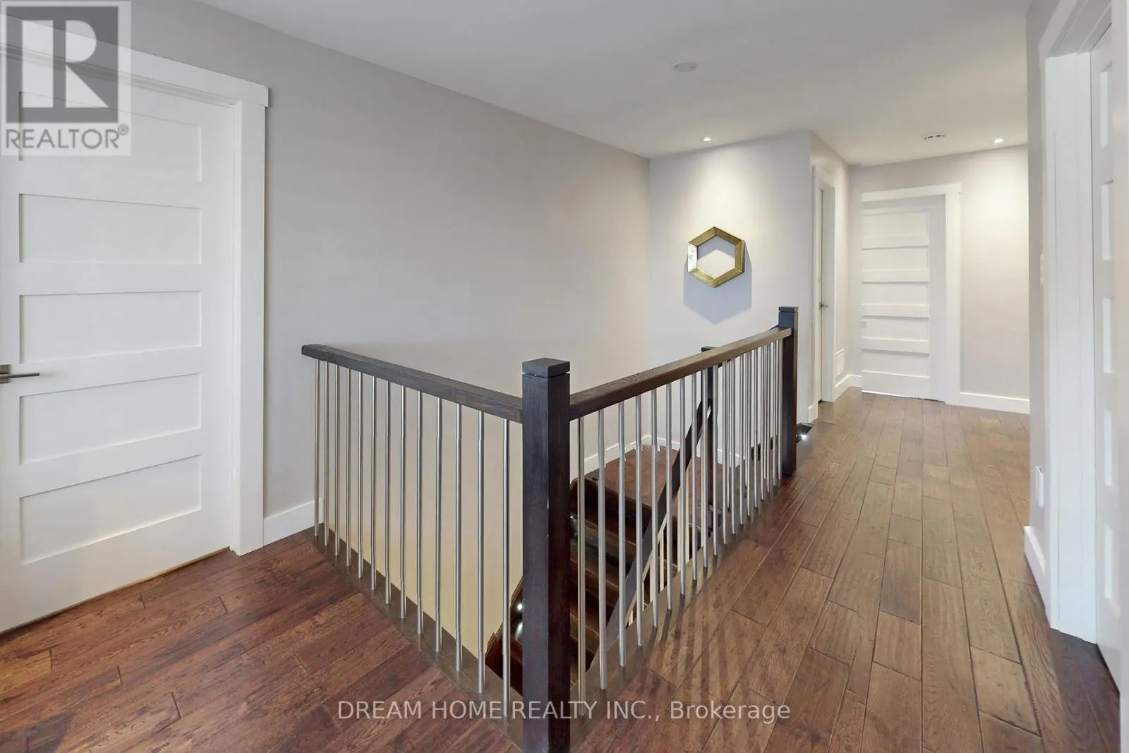 47 VENETIAN CRESCENT