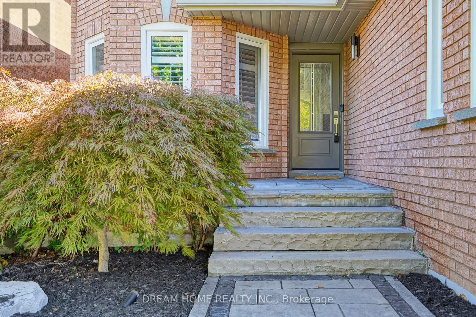 47 VENETIAN CRESCENT