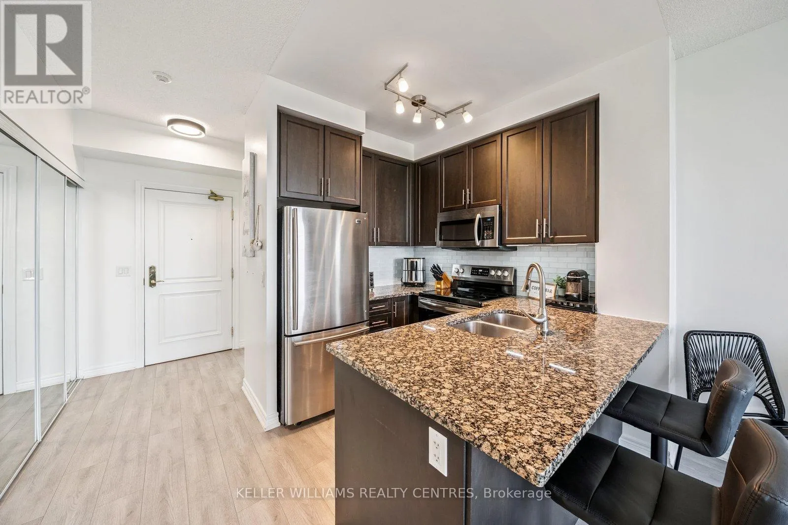 902 - 9245 JANE STREET