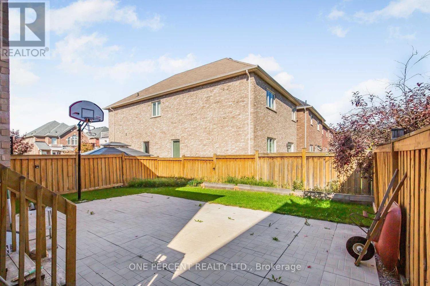 16 MCKENZIE WAY