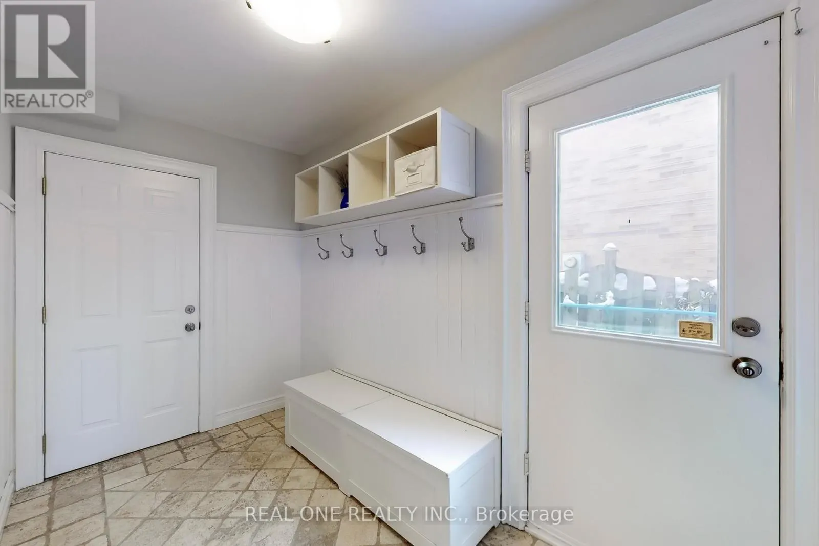 27 AITKEN CIRCLE