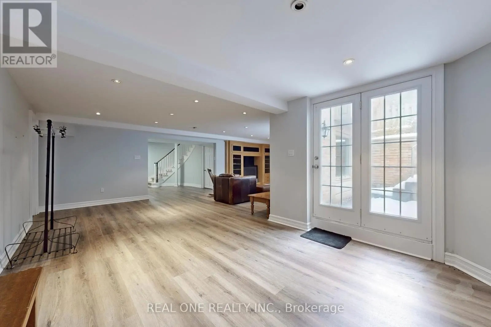 27 AITKEN CIRCLE