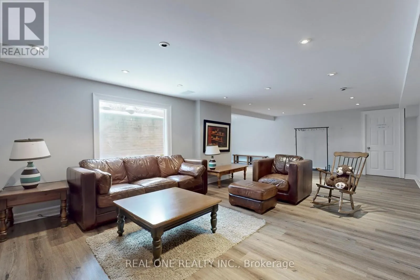 27 AITKEN CIRCLE