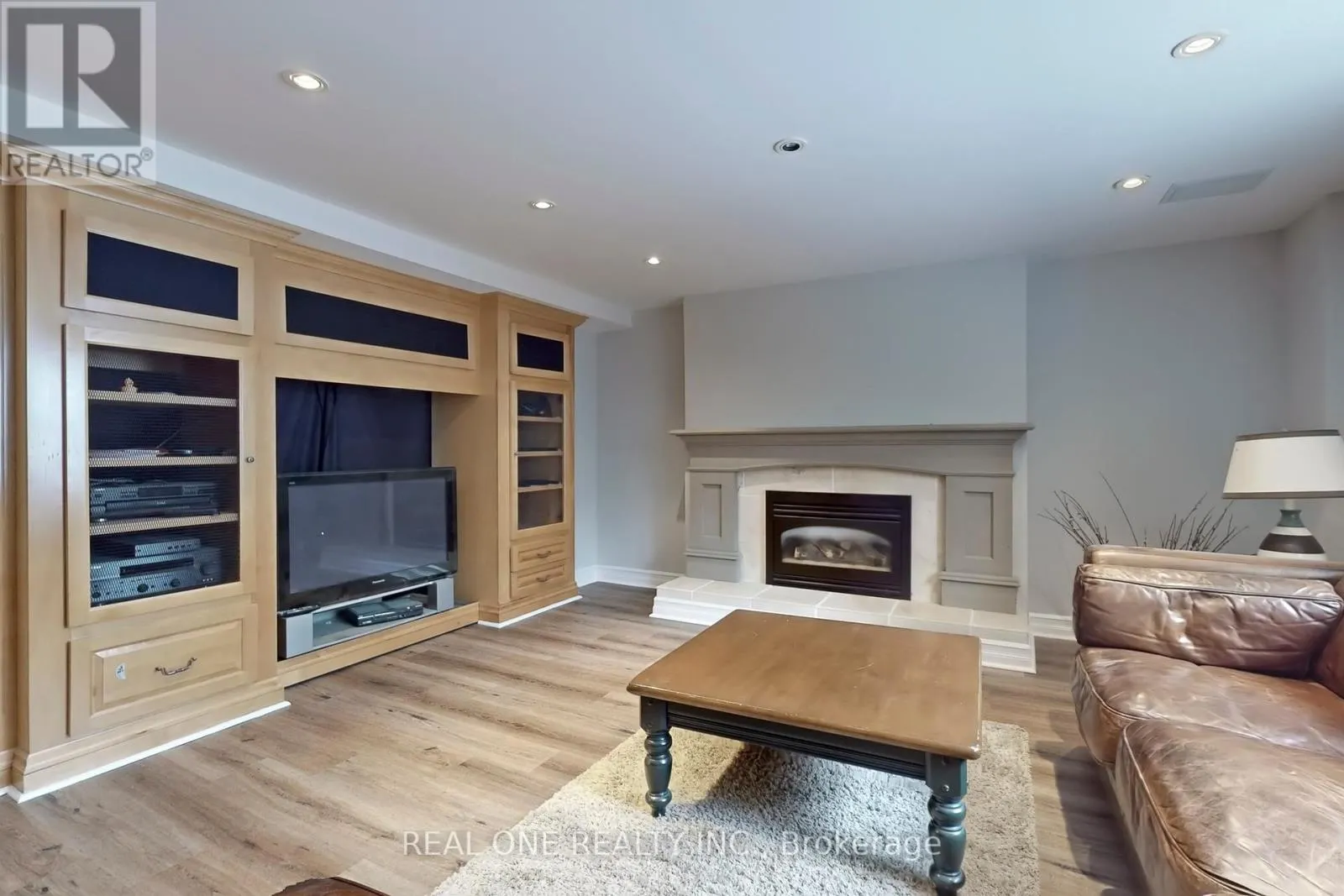 27 AITKEN CIRCLE
