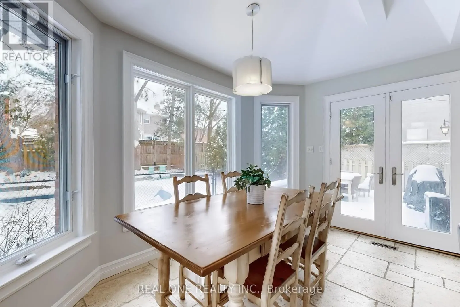 27 AITKEN CIRCLE