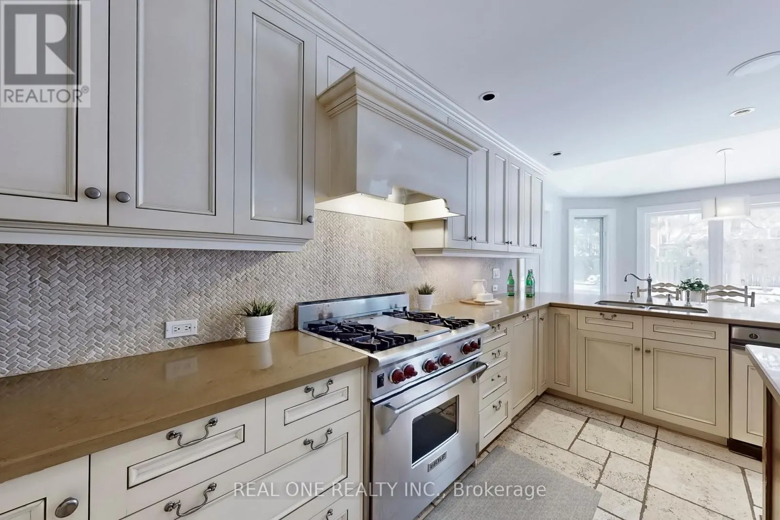 27 AITKEN CIRCLE