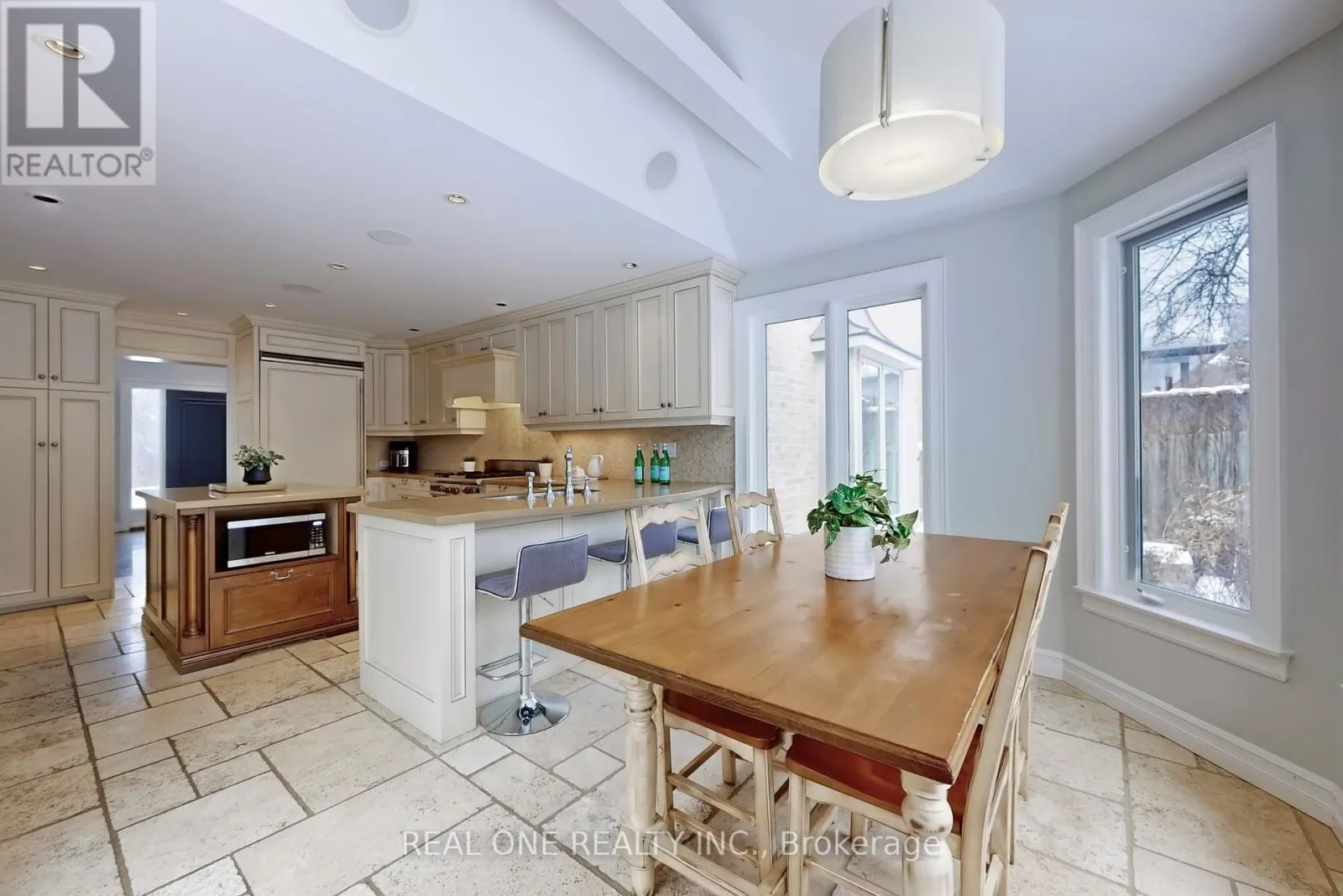 27 AITKEN CIRCLE