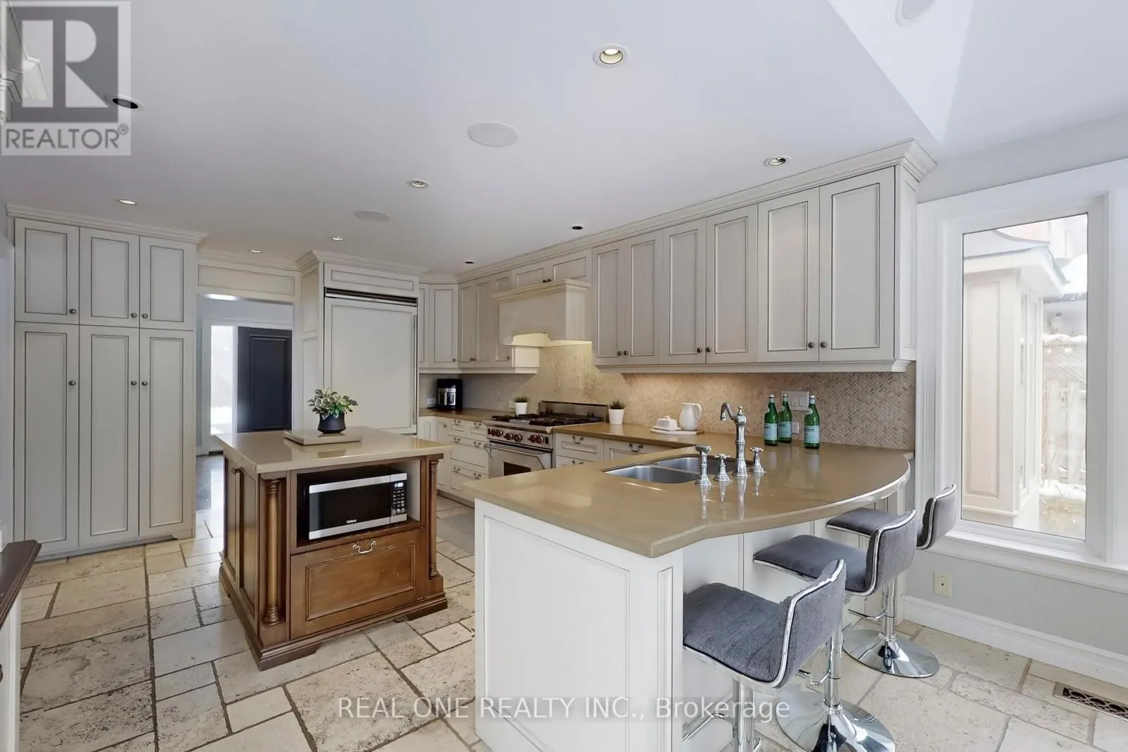 27 AITKEN CIRCLE