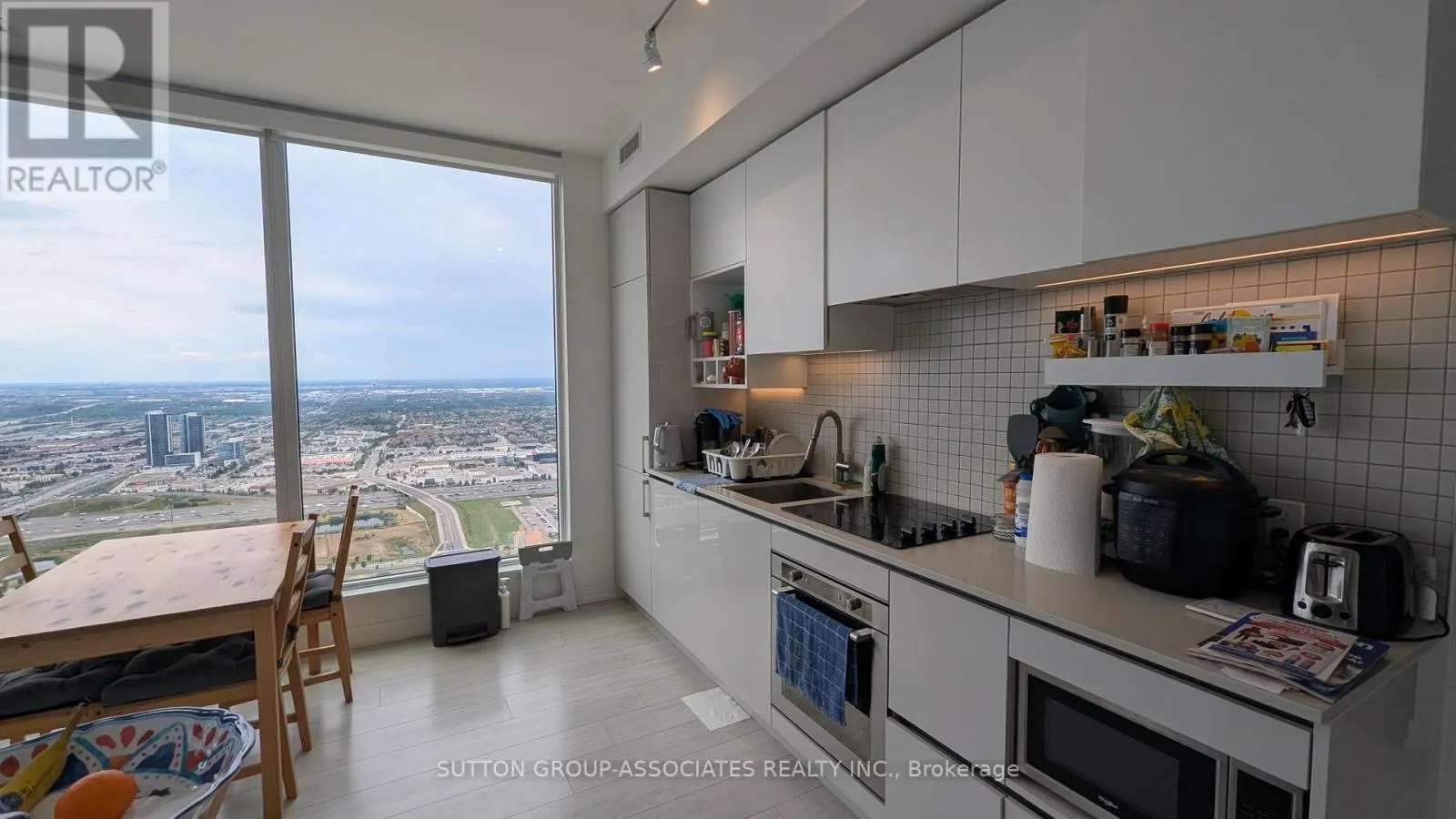 5909 - 898 PORTAGE PARKWAY