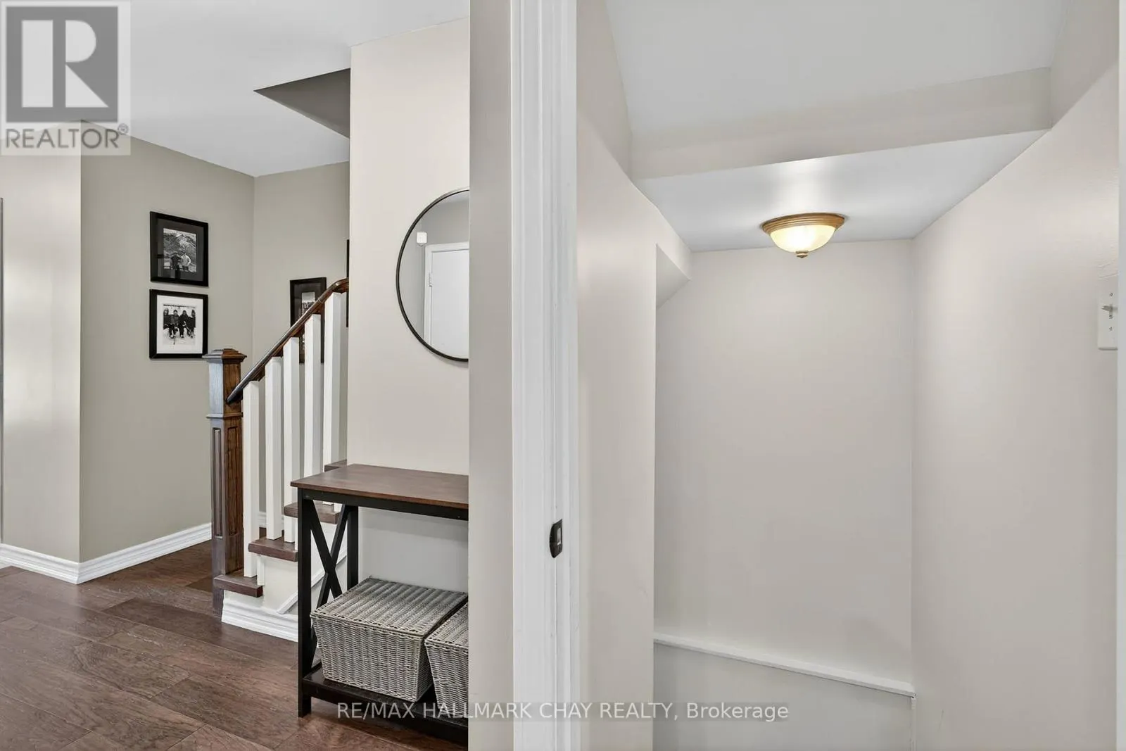 53 MCKNIGHT CRESCENT