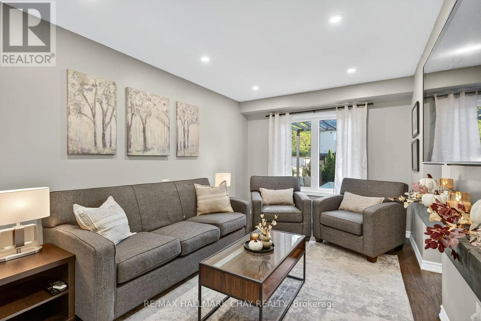53 MCKNIGHT CRESCENT