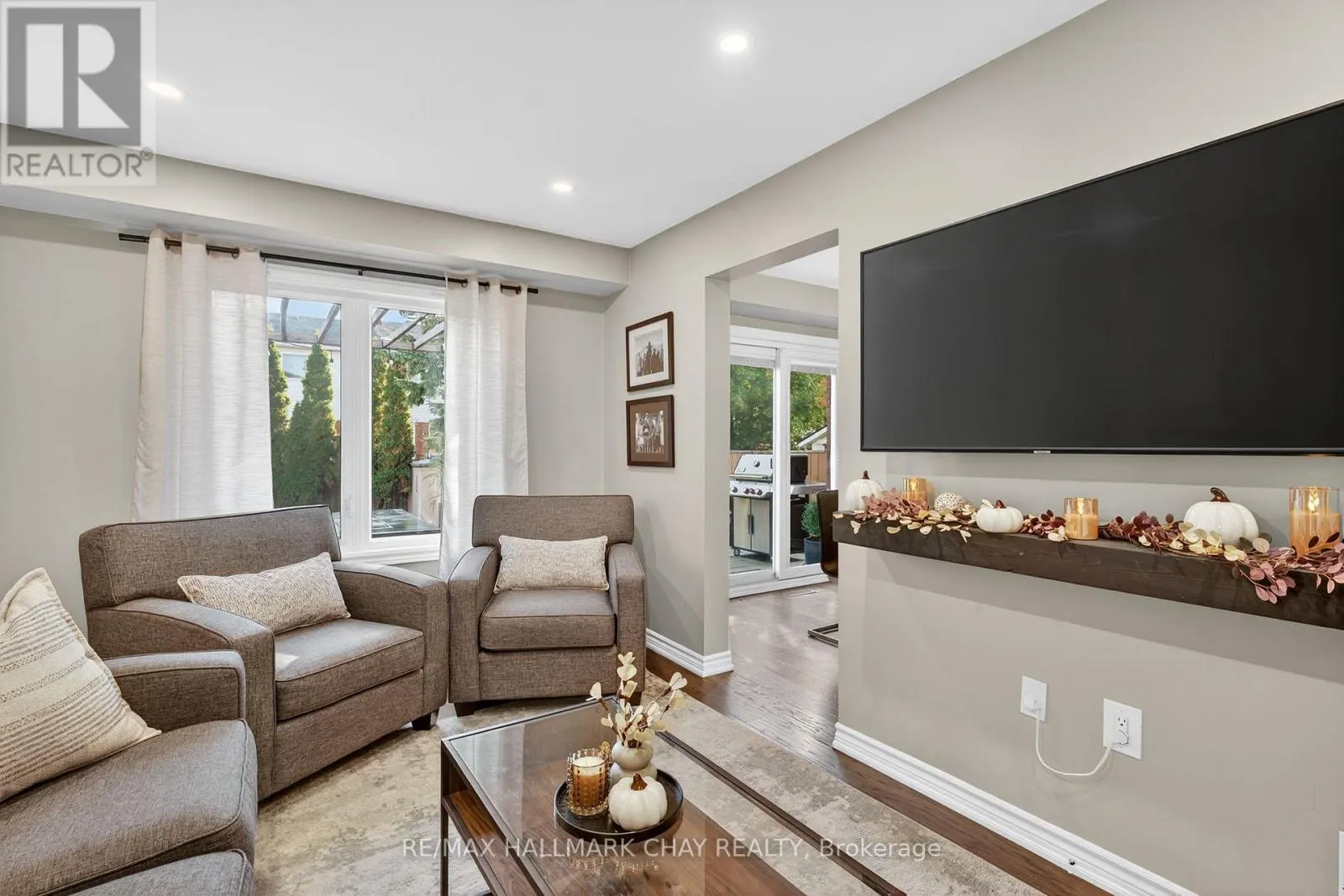 53 MCKNIGHT CRESCENT