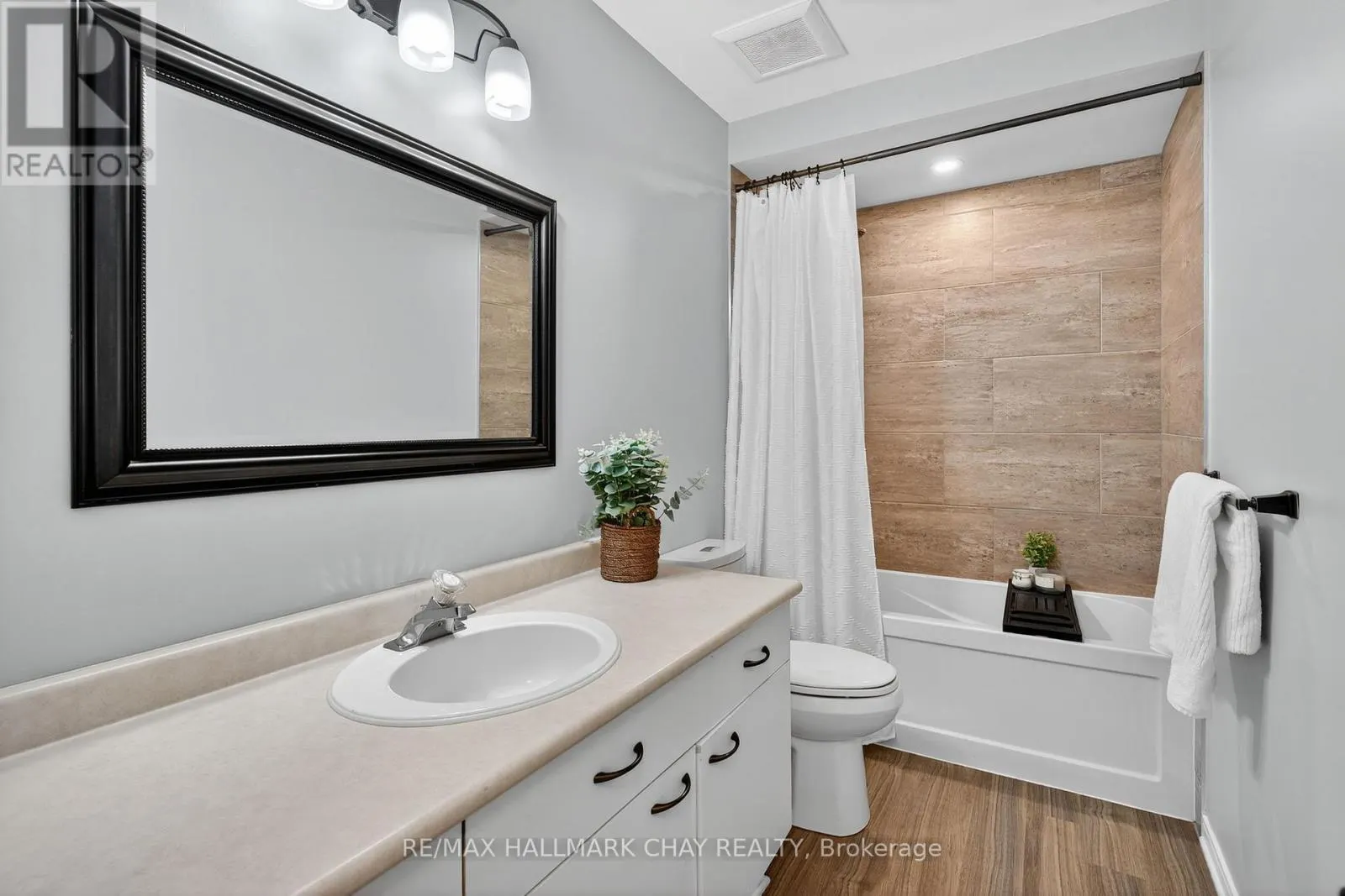 53 MCKNIGHT CRESCENT