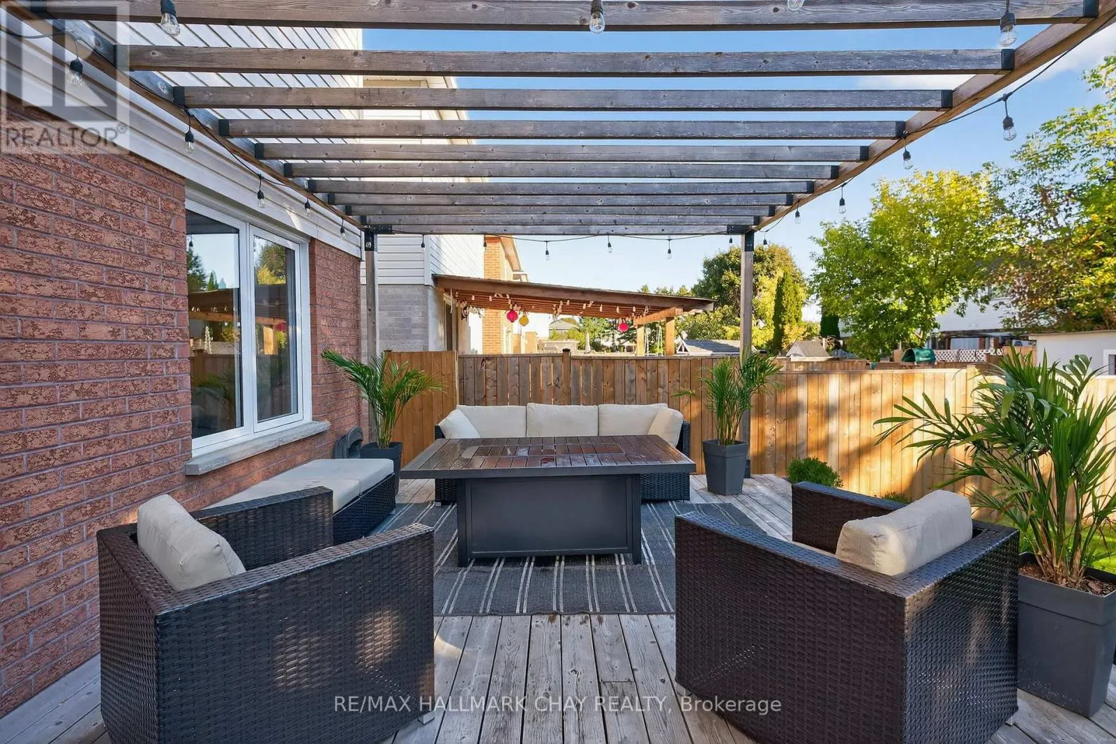 53 MCKNIGHT CRESCENT