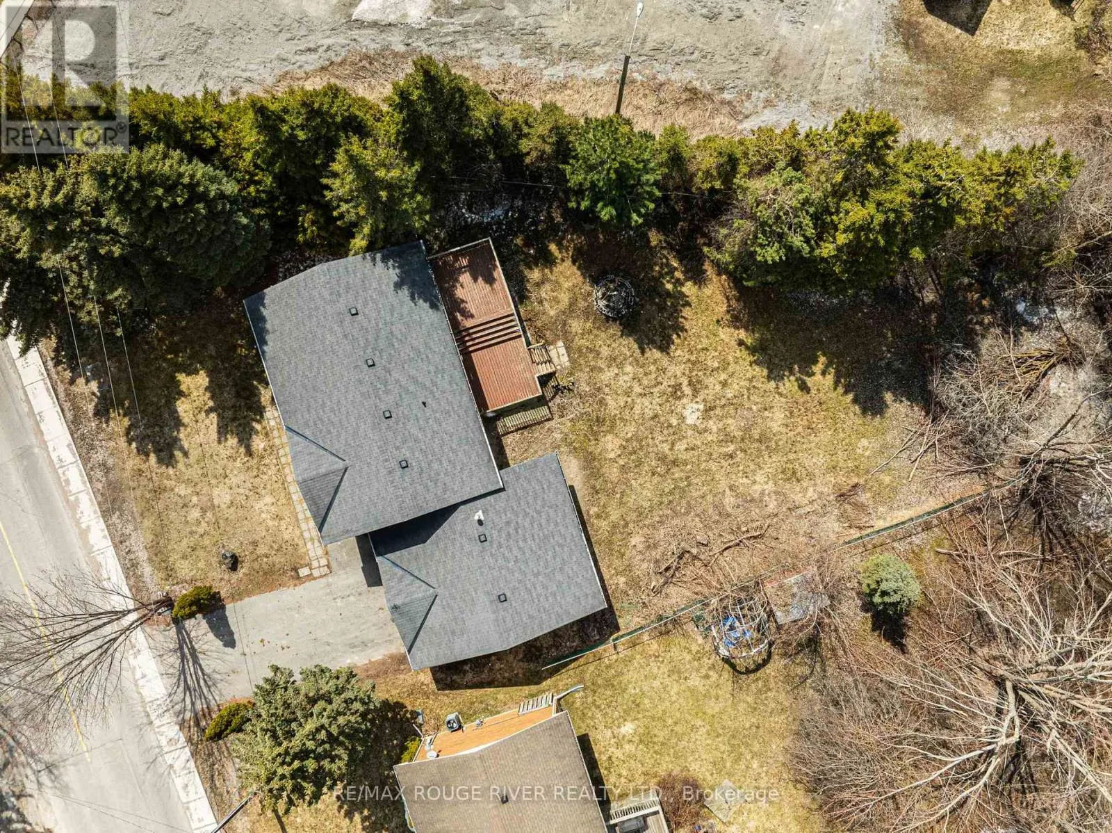 495 LAKELAND CRESCENT