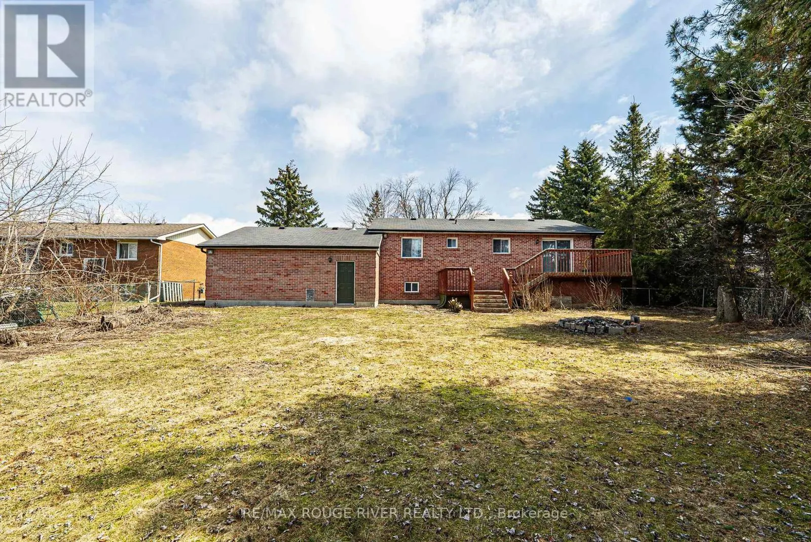 495 LAKELAND CRESCENT