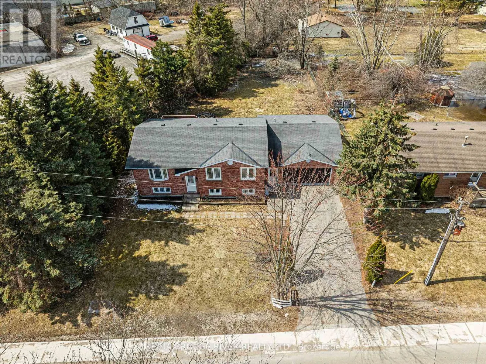 495 LAKELAND CRESCENT