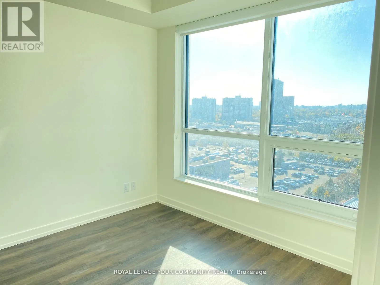 1015 - 1 GRANDVIEW AVENUE