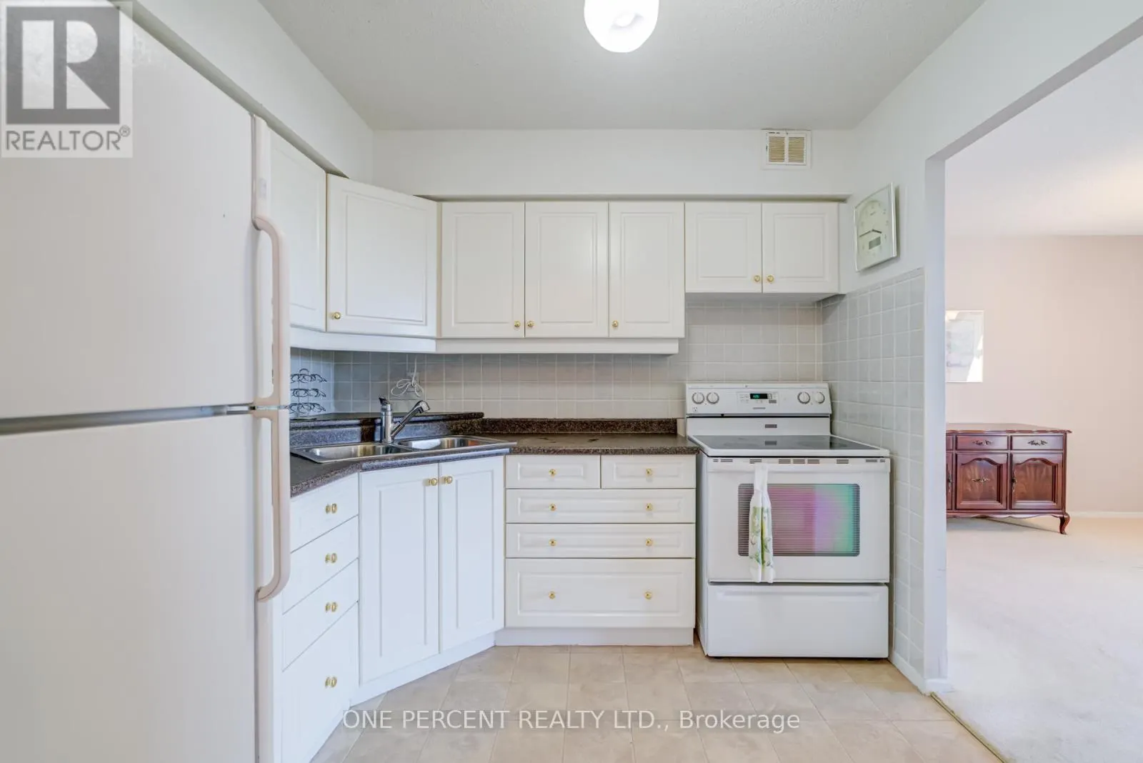 705 - 20 WILLIAM ROE BOULEVARD