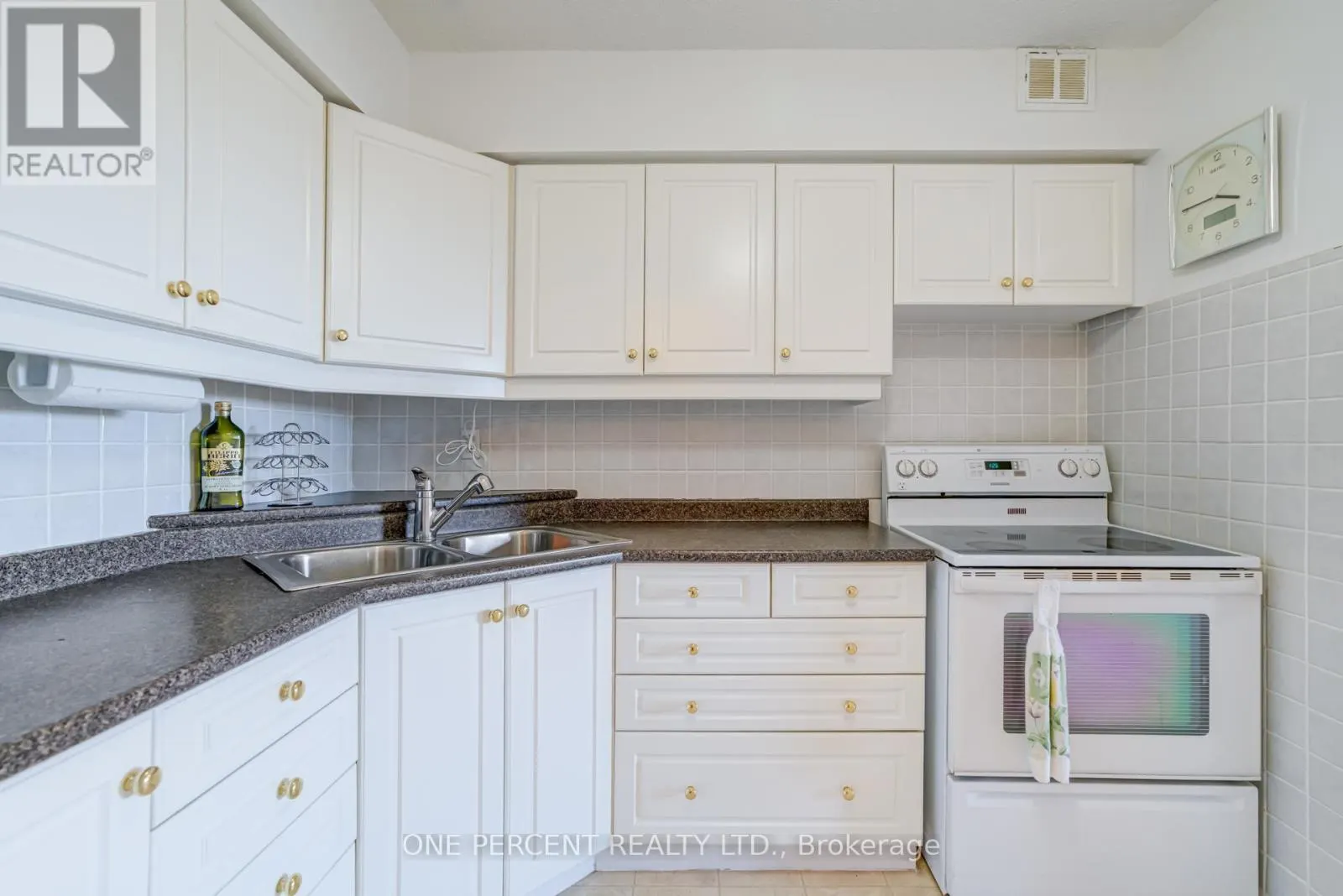 705 - 20 WILLIAM ROE BOULEVARD