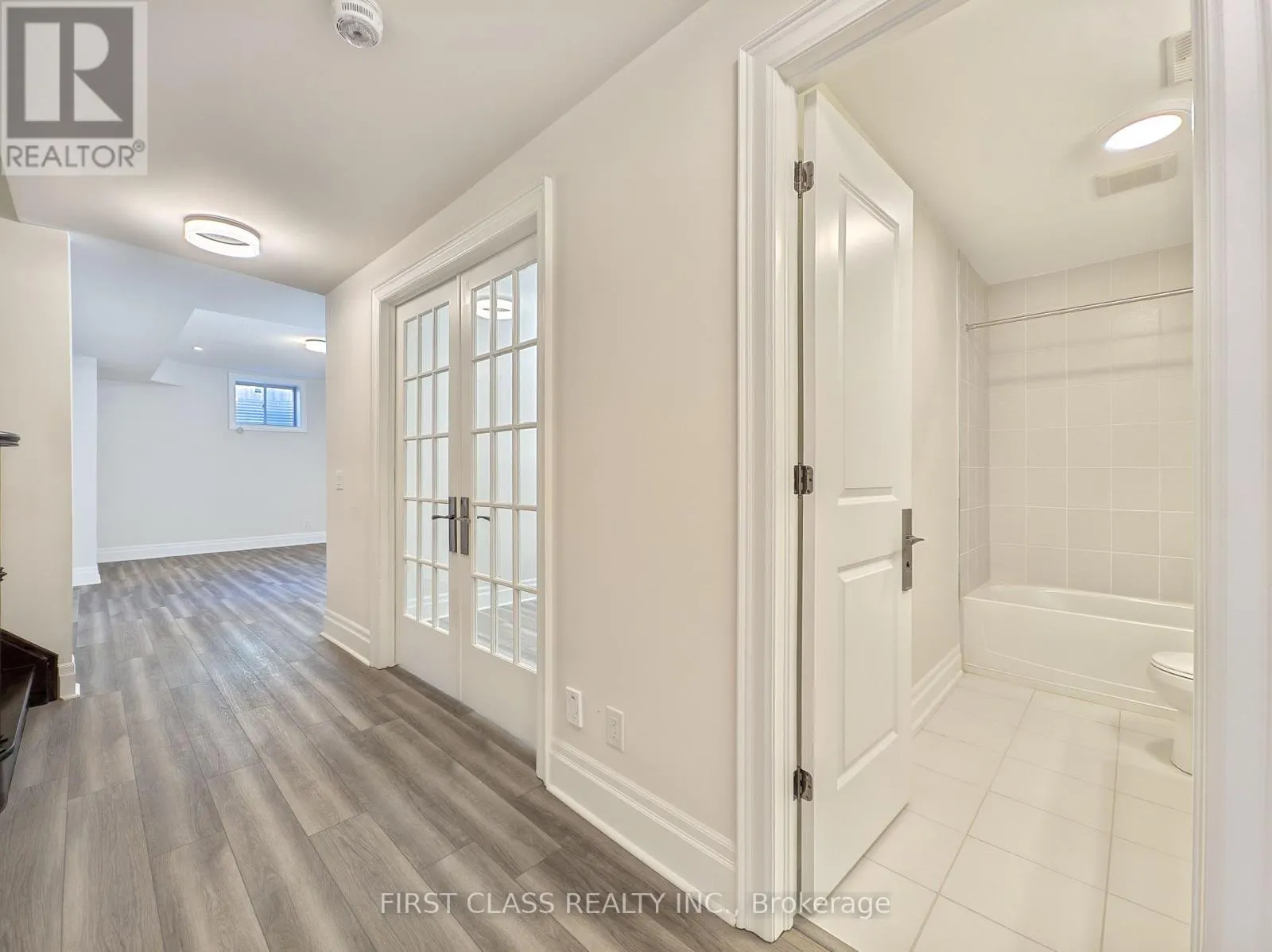 21 RHINE RIVER STREET