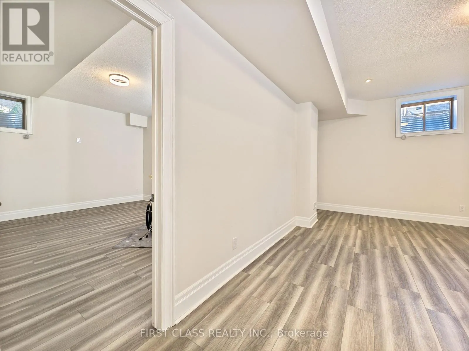 21 RHINE RIVER STREET
