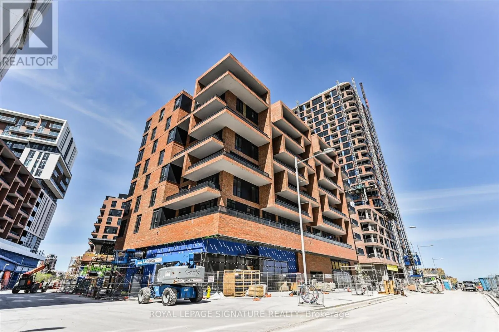 C315 - 38 SIMCOE PROMENADE
