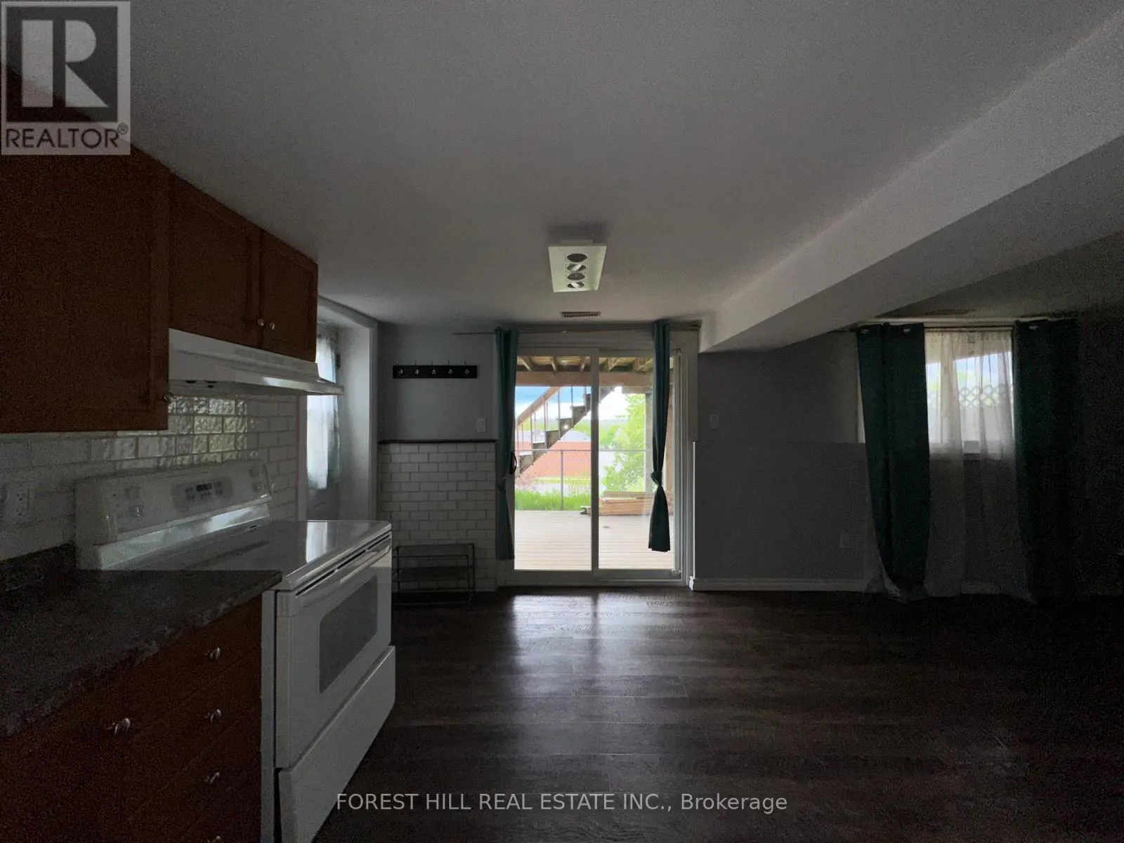 LOWER - 354 BRITANNIA AVENUE