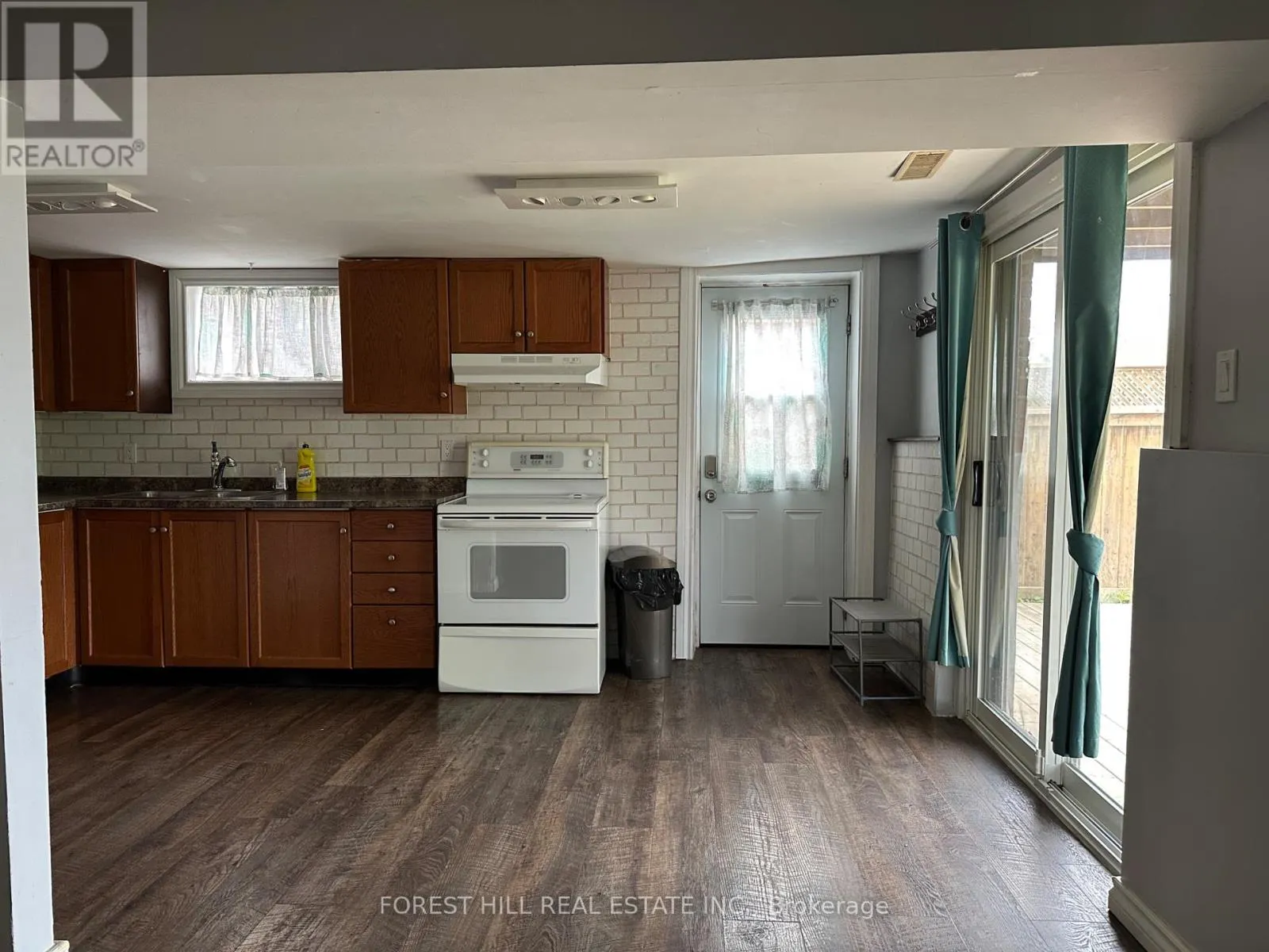 LOWER - 354 BRITANNIA AVENUE