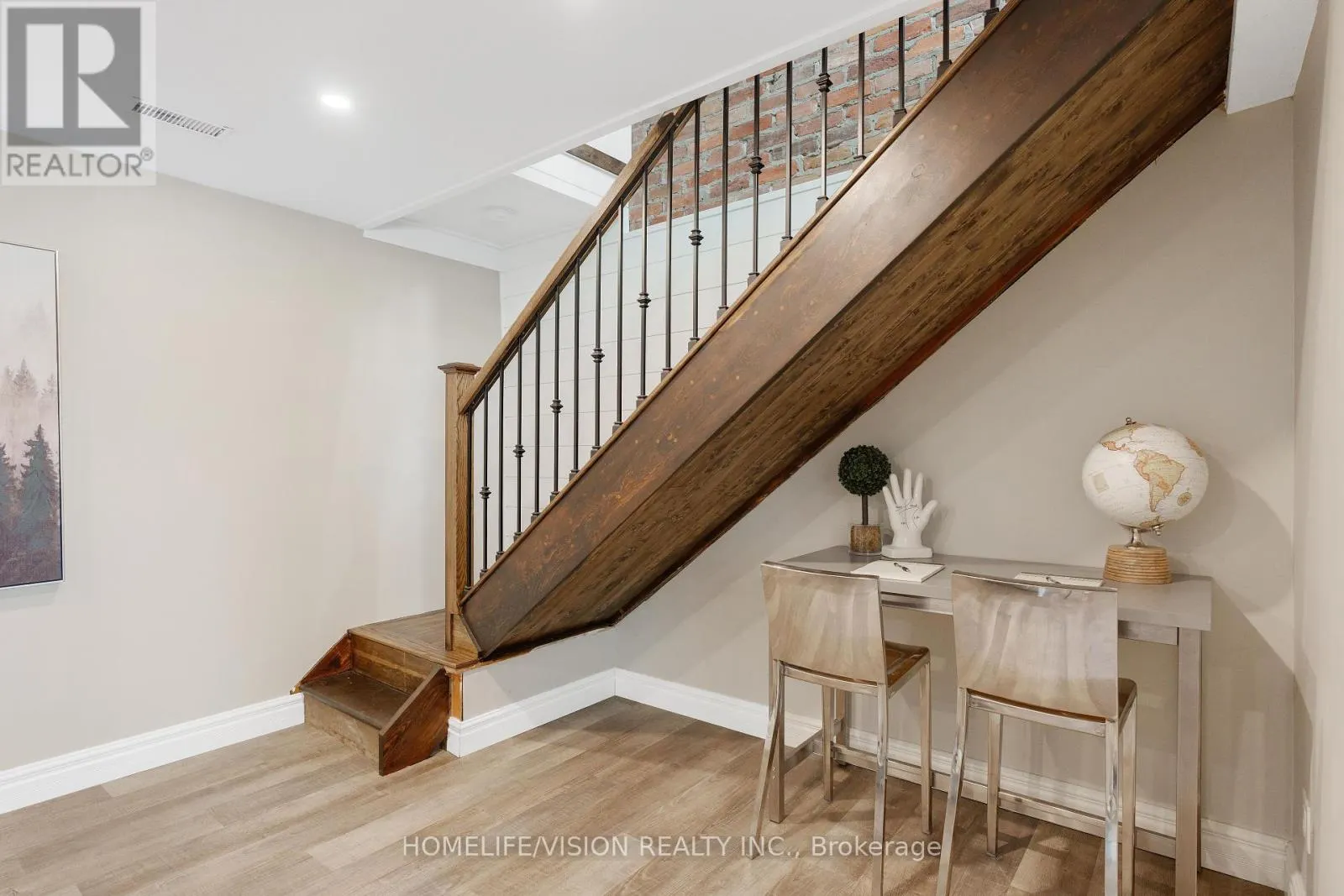 24 THE PINES LANE S
